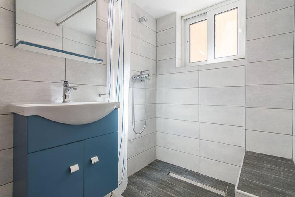 Cozy Flat With 1 Bedroom Next To Metro Station Афіни Екстер'єр фото