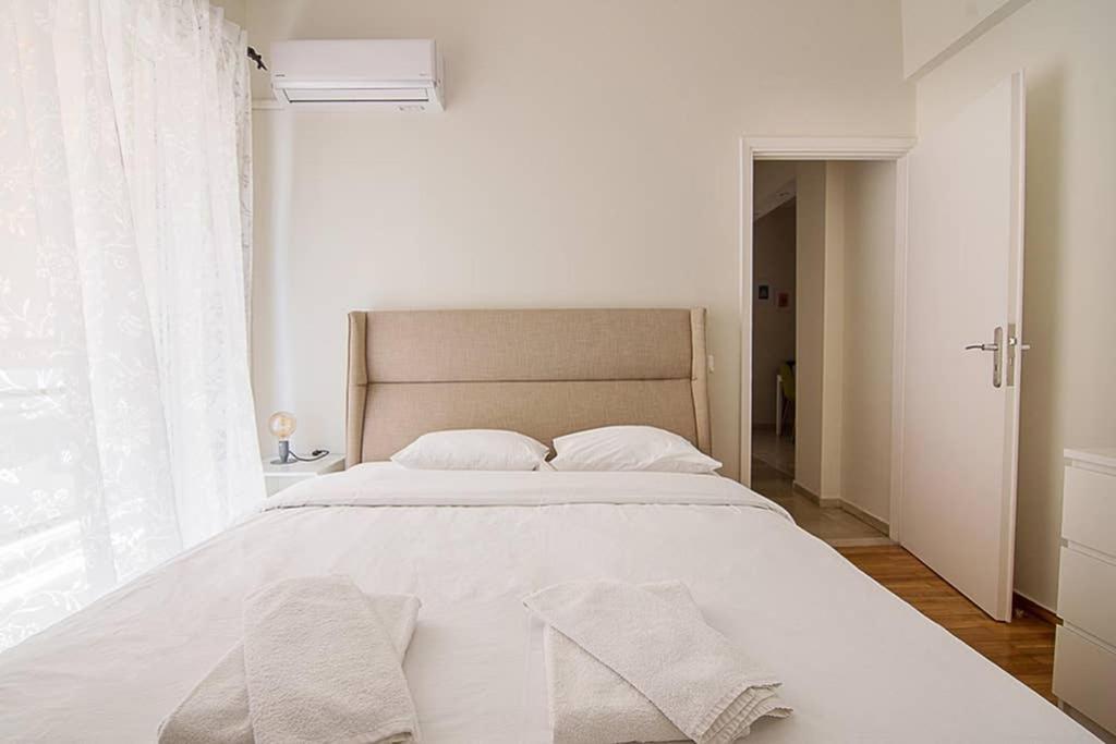 Cozy Flat With 1 Bedroom Next To Metro Station Афіни Екстер'єр фото