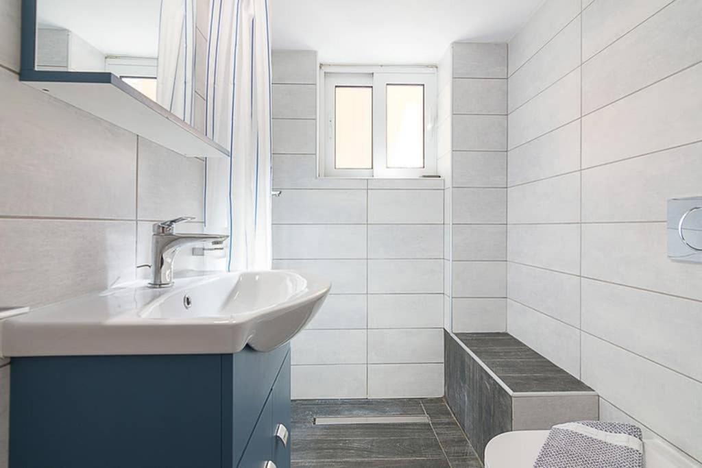 Cozy Flat With 1 Bedroom Next To Metro Station Афіни Екстер'єр фото