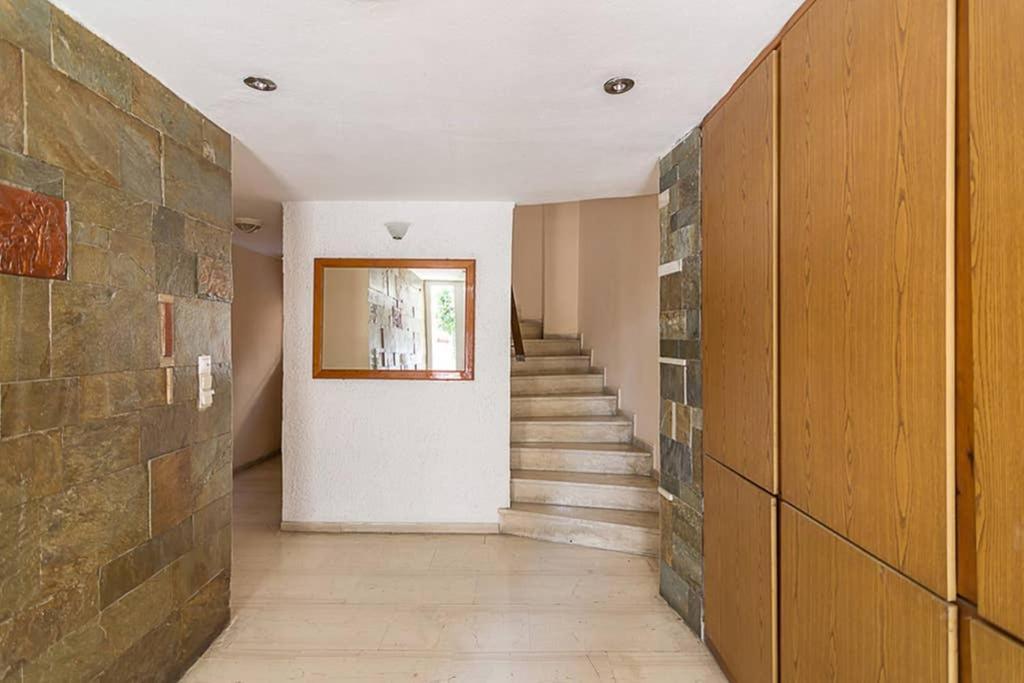 Cozy Flat With 1 Bedroom Next To Metro Station Афіни Екстер'єр фото