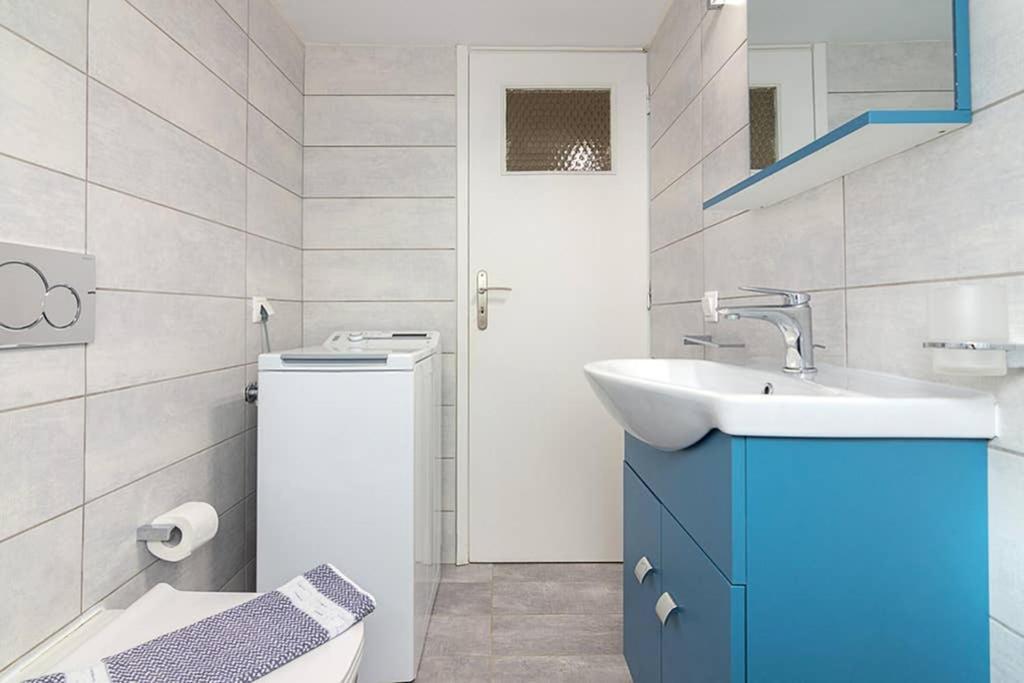 Cozy Flat With 1 Bedroom Next To Metro Station Афіни Екстер'єр фото